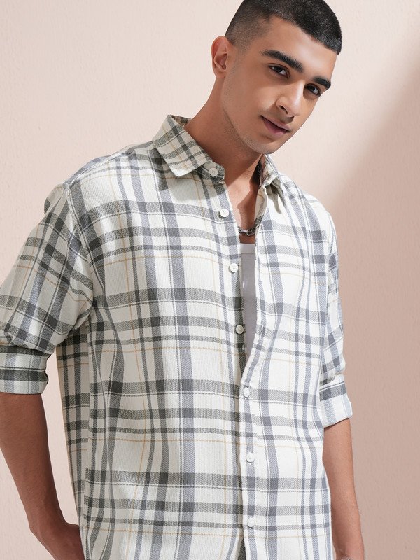 HIGHLANDER Men Checkered Casual White Shirt